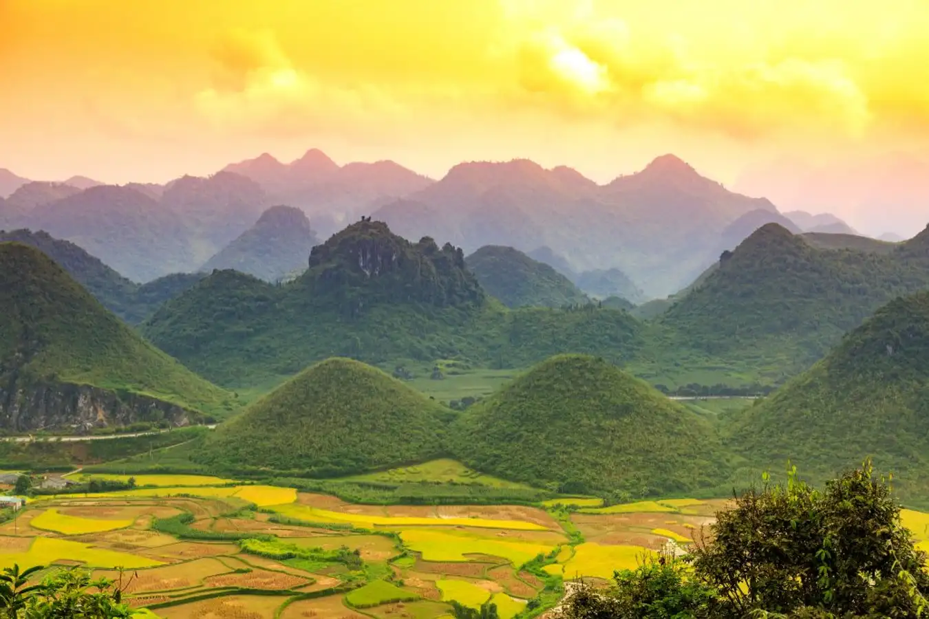 Núi rừng Hà Giang tuyệt đẹp.@shutterstock