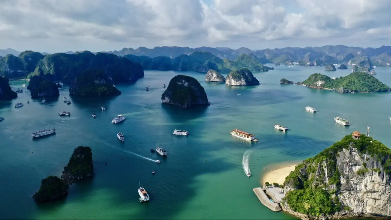 Hạ Long - kì quan thiên nhiên được UNESCO công nhận (Ảnh: Báo Quảng Ninh)