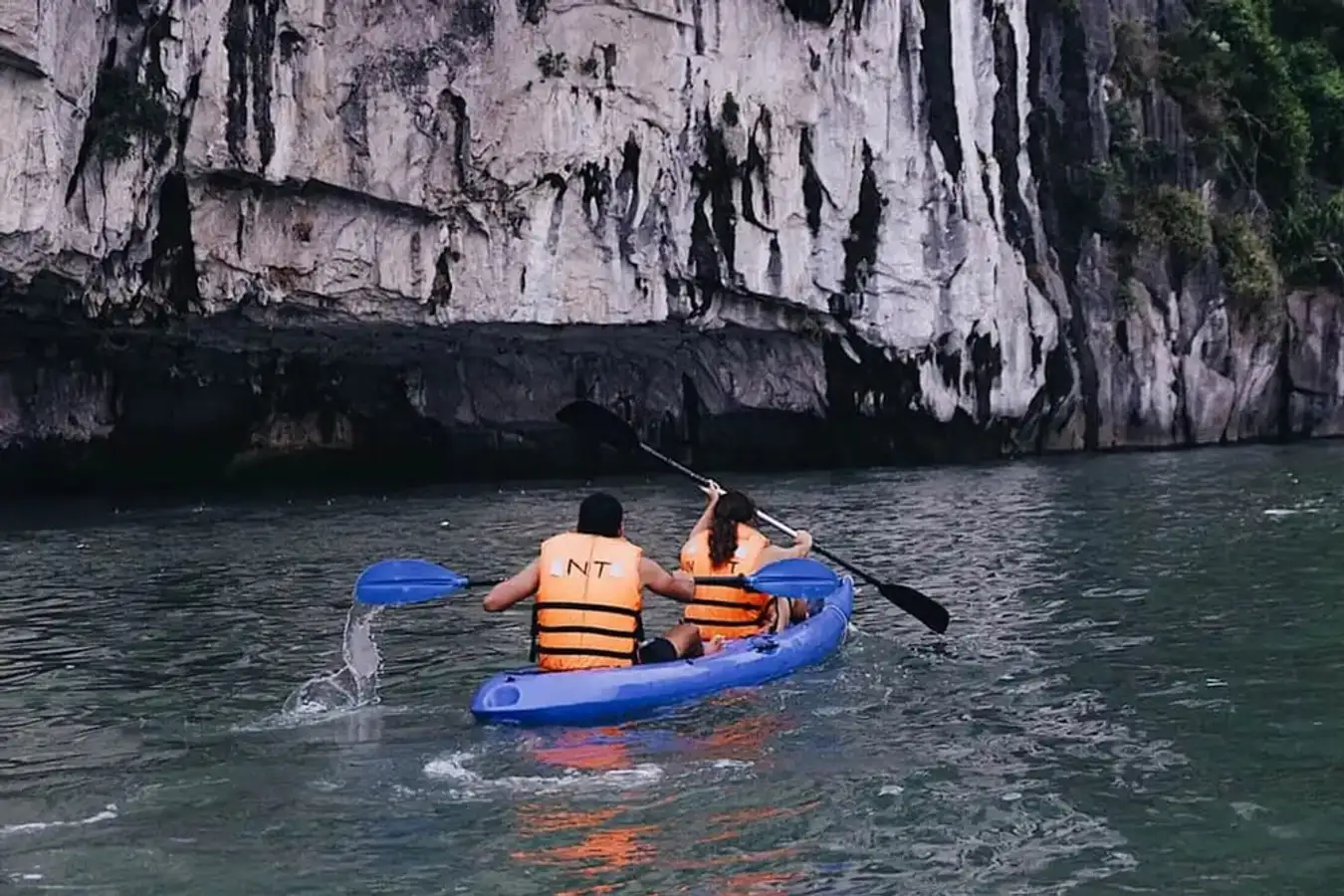 Chèo thuyền Kayak ở Đảo Ti Tốp và hang Luồng