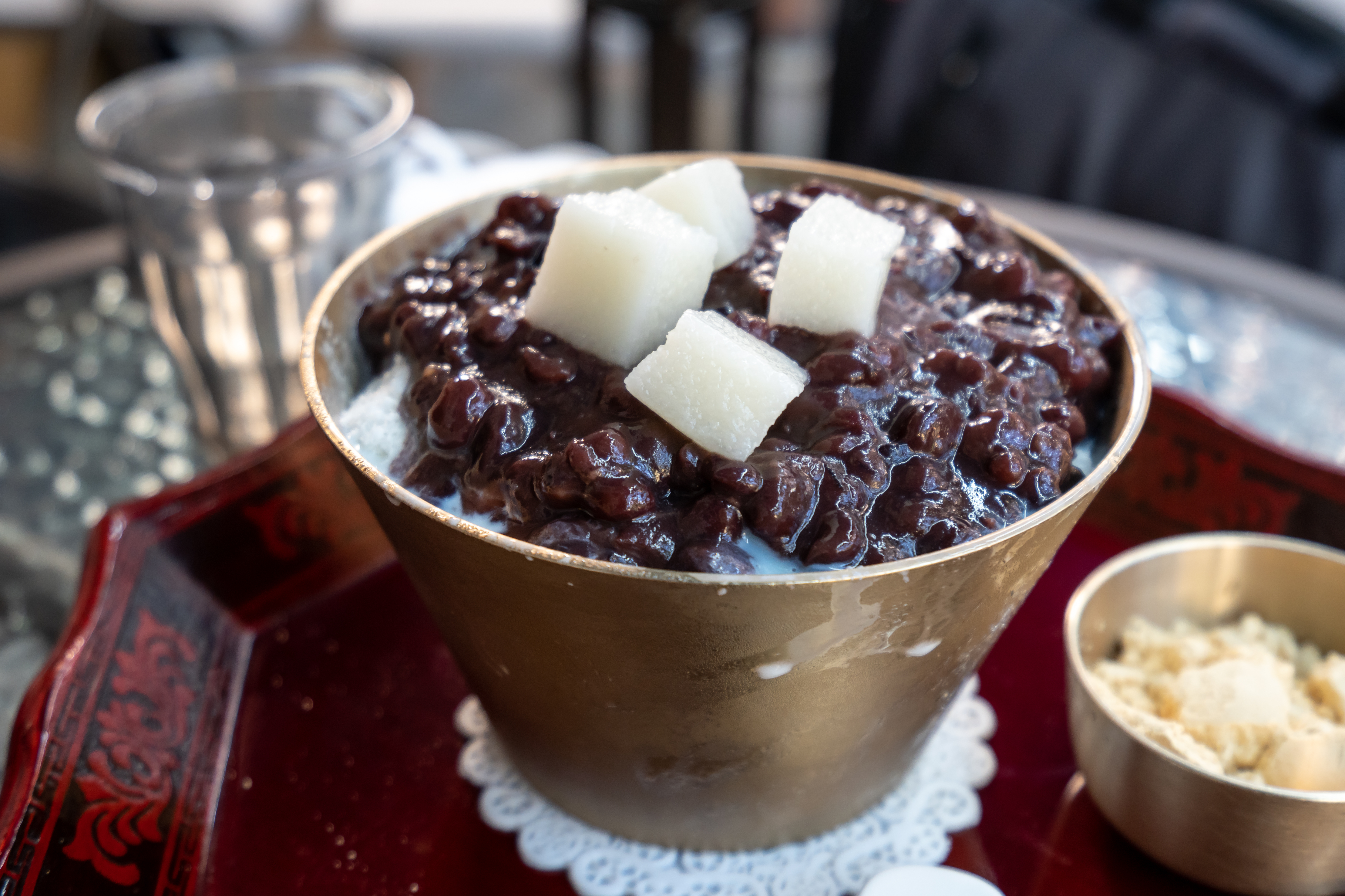 Patbingsu (Bingsu Đậu Đỏ): Trải Nghiệm Hương Vị Ngọt Ngào Lạnh Giá (Nguồn ảnh: Sưu tầm)