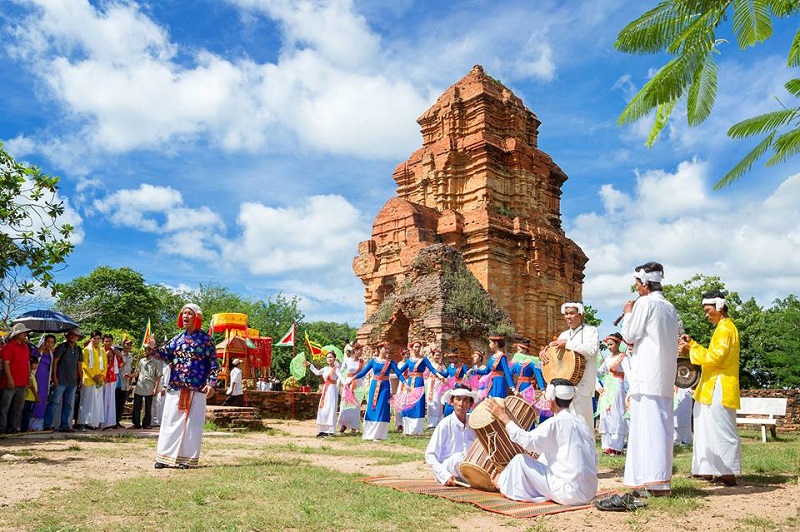 Lễ hội truyền thống Katê thu hút đông đảo người ghé thăm