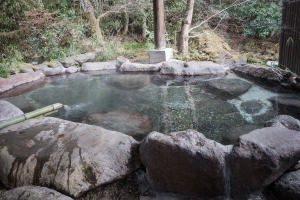 Trải Nghiệm Tắm Onsen Truyền Thống Tại Nhật Bản