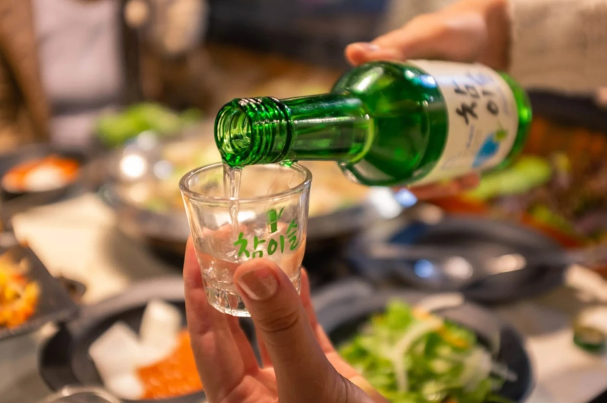 Uống cà phê hoặc một chai soju bên sông Hàn