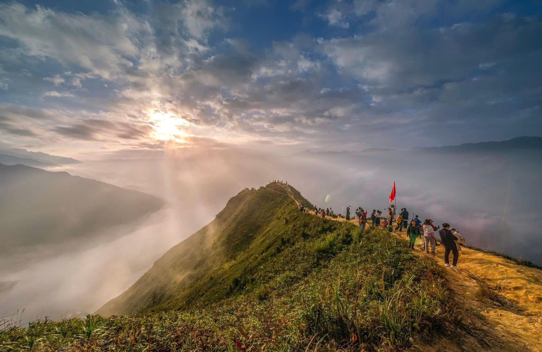 Cẩm nang du lịch Tà Xùa năm 2024 sống lưng khủng long